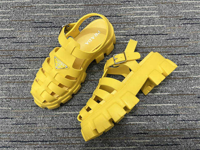 Pra*a slipper 9