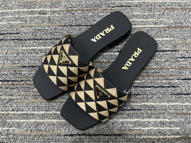 Pra*a slipper 12