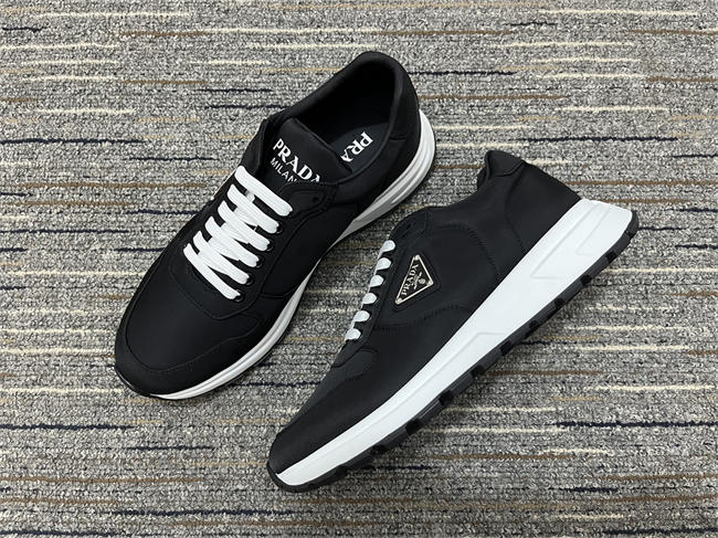 Pra*a sneaker 1