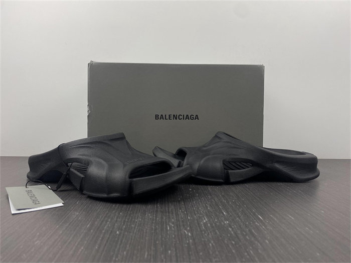 BLCG SLIPPERS