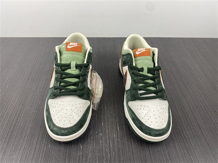 Nike SB Dunk  LF0039-007