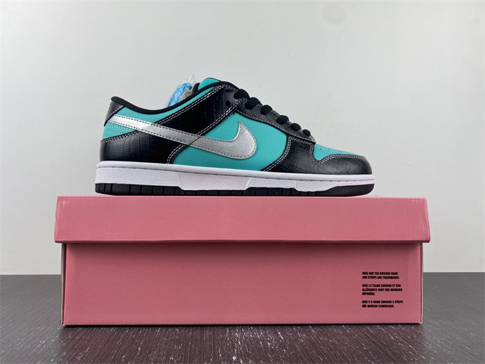 nike sb dunk low D1am0nd s*pply co. aqua blue 304292-402