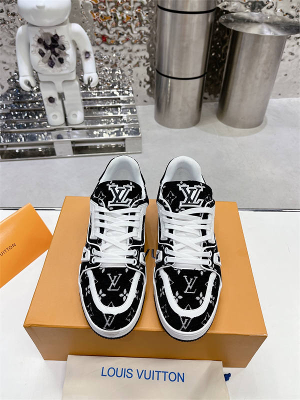 LV027