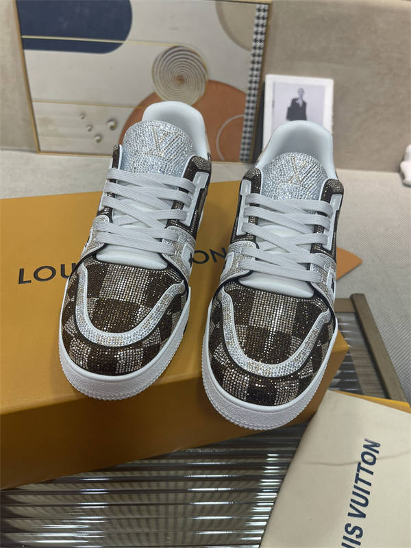 LV076