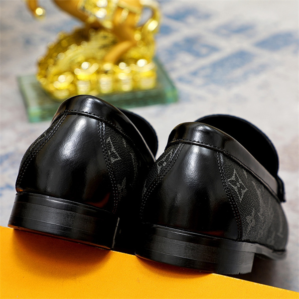 Lv Loafer 016