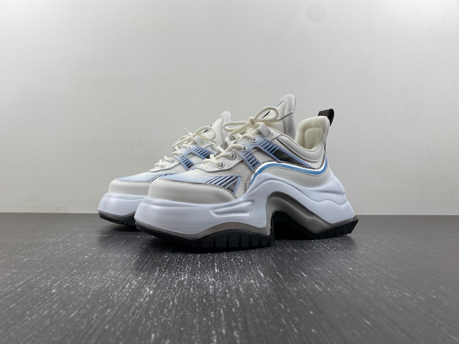 1 Vvtt0n archlight sneakers lv 2