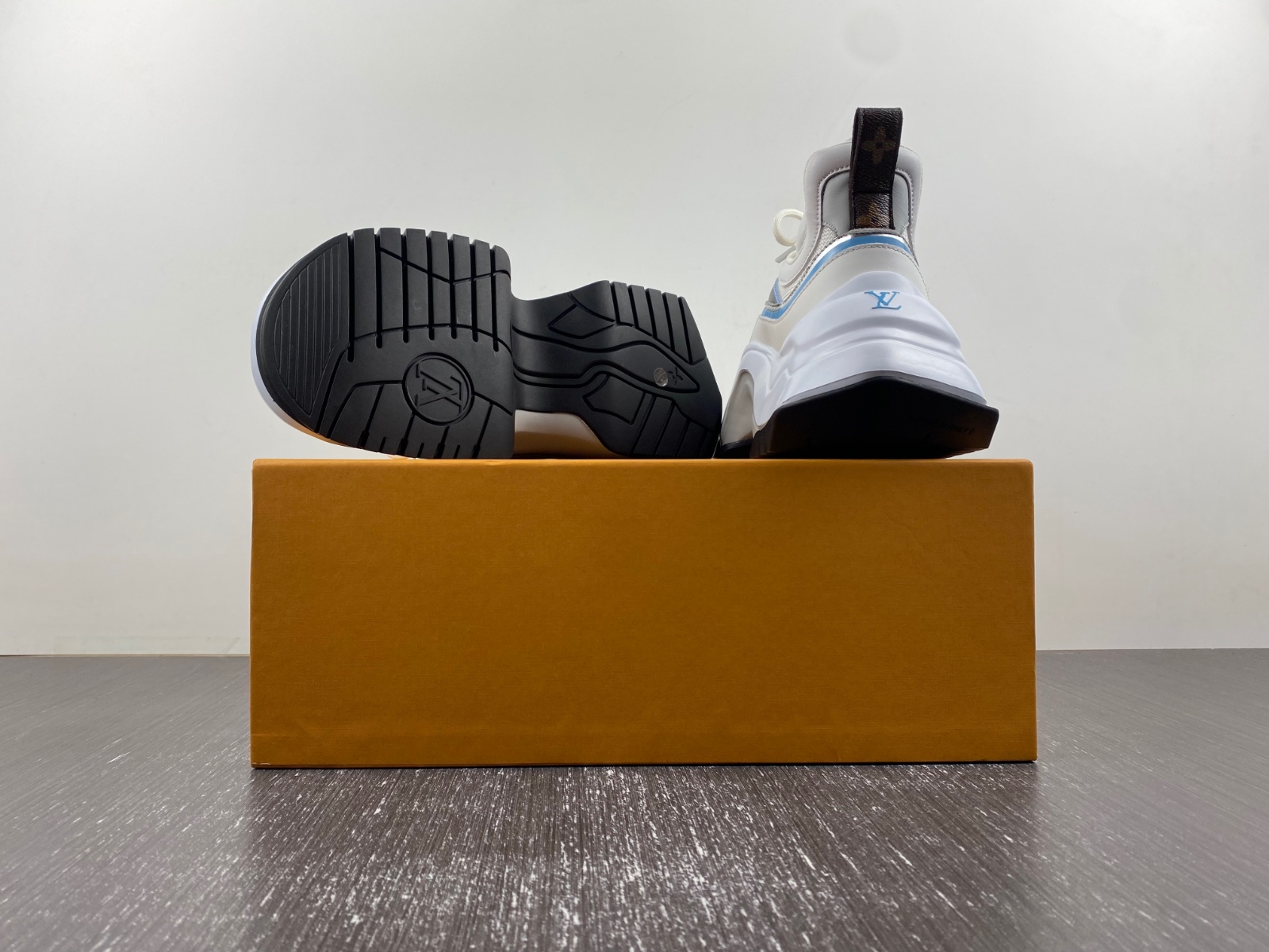 1 Vvtt0n archlight sneakers lv 2