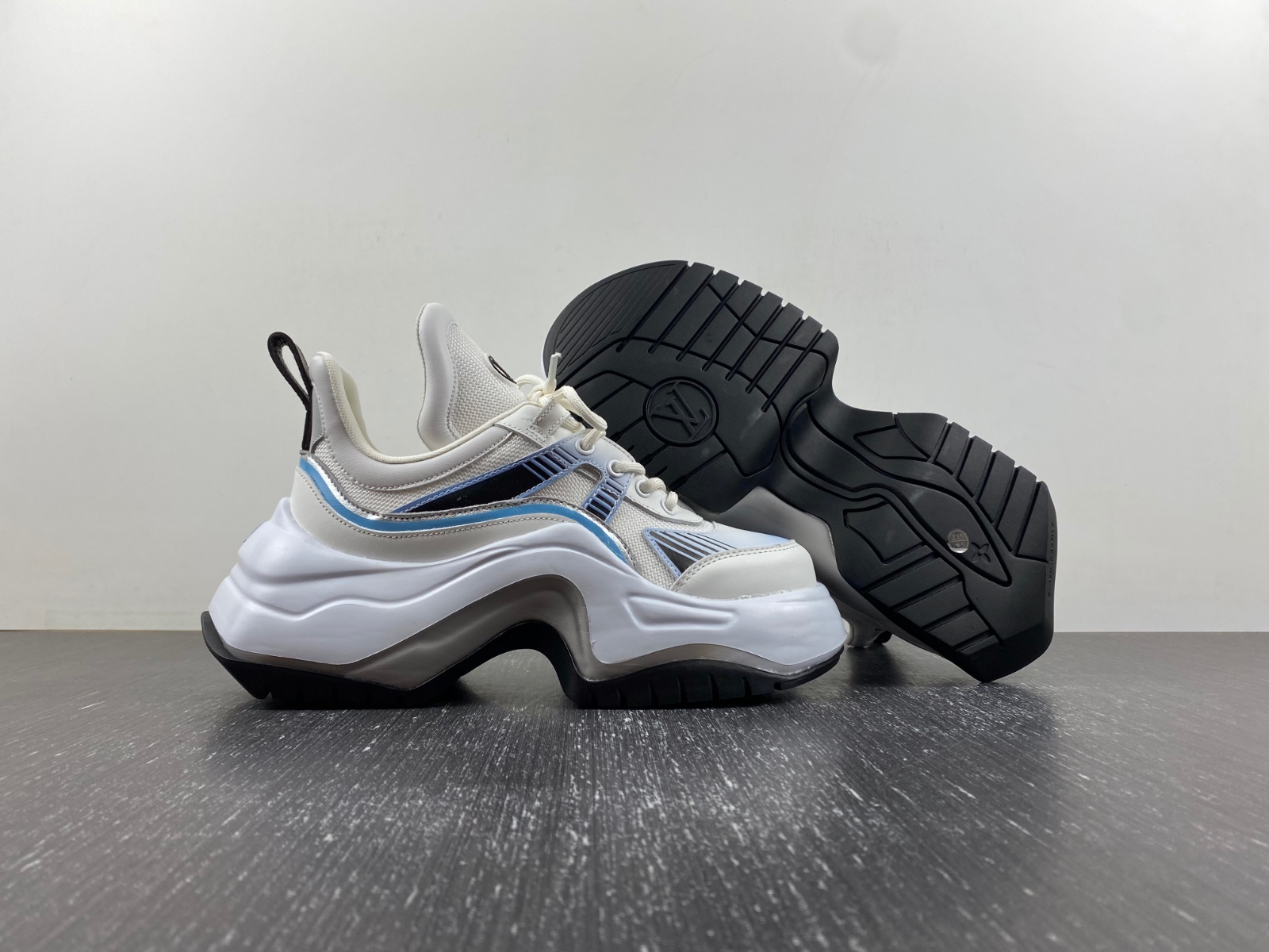 1 Vvtt0n archlight sneakers lv 2