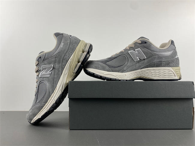 new Ba1an*e 2002r shadow grey m2002ranm