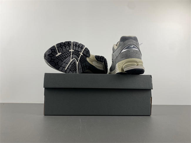 new Ba1an*e 2002r shadow grey m2002ranm