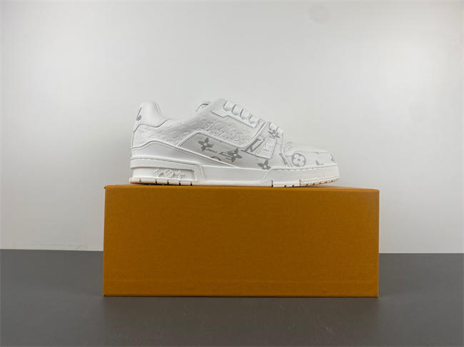 l0vis Vvtt0n lv trainer