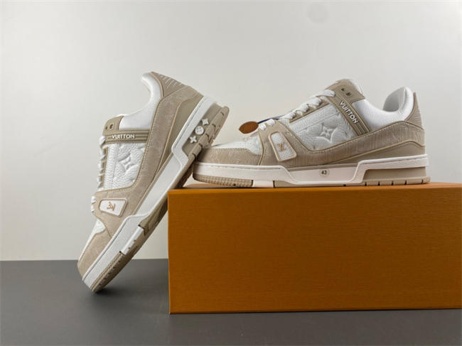 l0vis Vvtt0n lv trainer