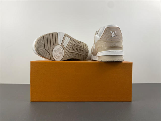 l0vis Vvtt0n lv trainer