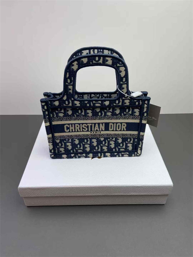 D10r bag