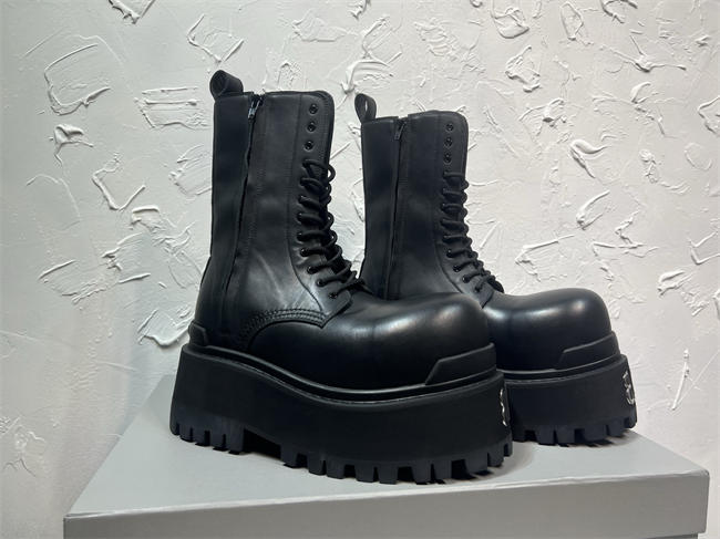 Ba1en*iaga boot