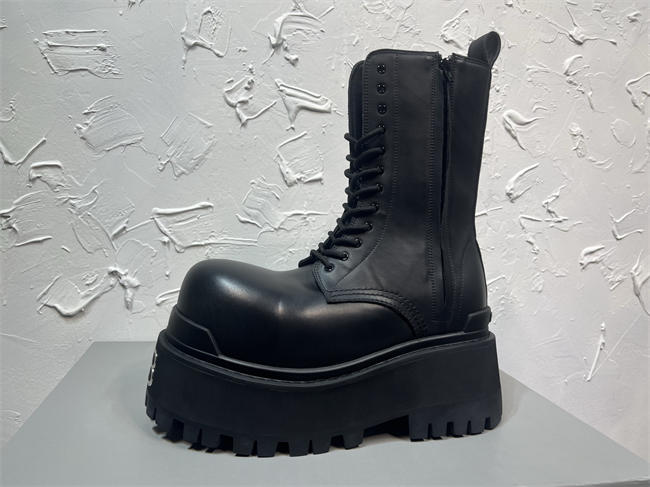 Ba1en*iaga boot