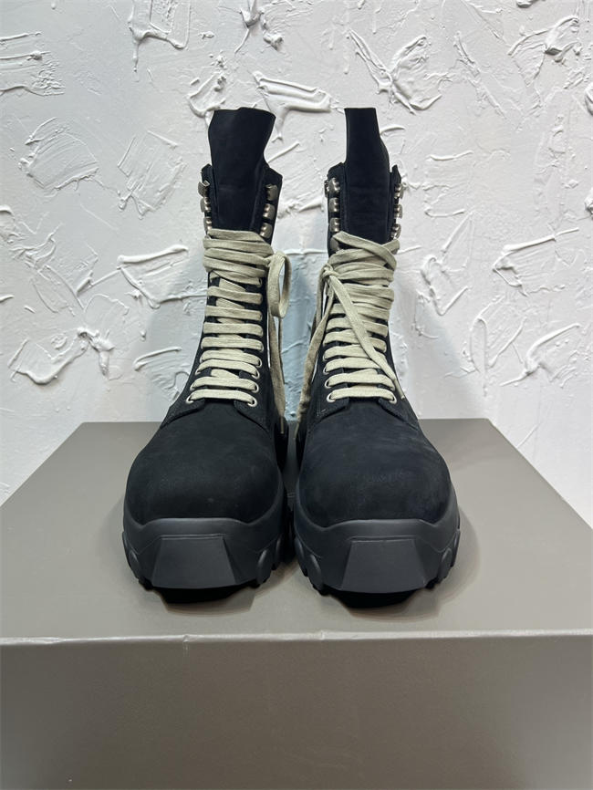Ba1en*iaga boot