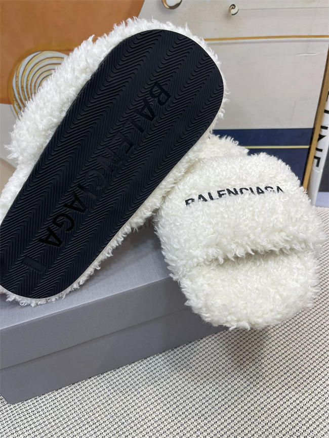 BLCG SLIPPERS