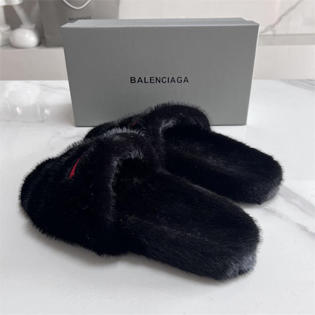 BLCG SLIPPERS