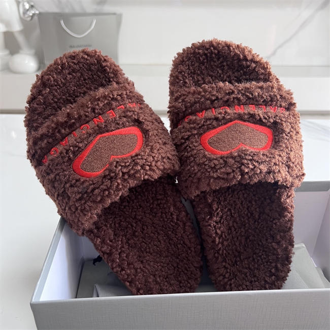 BLCG SLIPPERS