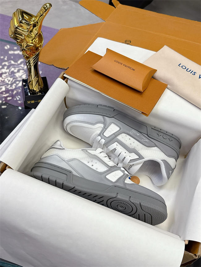 Lv Trainer Sneaker