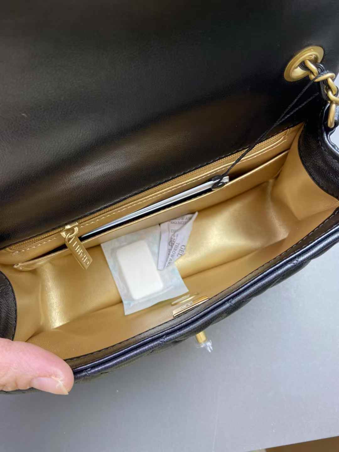 Ch**el bag